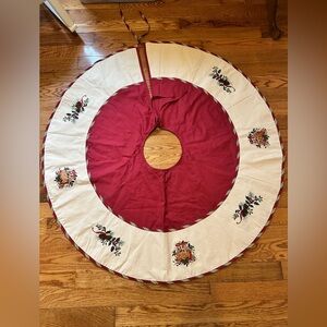 Vintage Embroidered Longaberger Christmas Tree Skirt